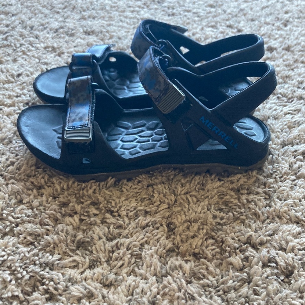 Boys Merrell water sandals size 13, excellent condition!